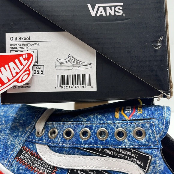 Vans Men’s Old Skool
Cobra Kai Multi/True White 
VNOA3WKT6GL Sneakers - Picture 16 of 16